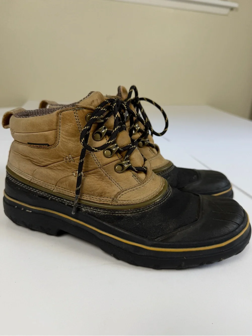 Clarks‎ Women's Tan and Black Waterproof Winter Boots